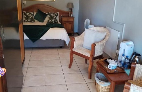 Paradise House | Lagoon Breeze Guest House