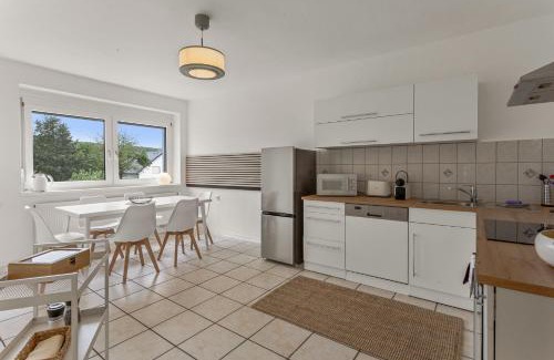 Sterzhausen Apartment | LAHNTALER 6 Gäste, WLAN, Netflix, Bahnhofsnah