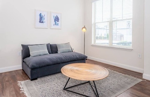 Plaza Midwood Apartment | Laid-Back 1BR w/ Comfy Living Room and Bar