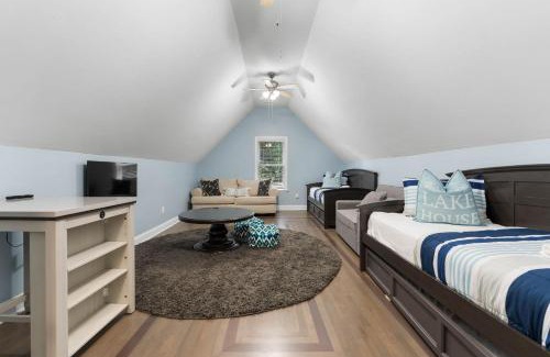 Mount Mourne House | Laid Back Lake Life by AvantStay Waterfront View