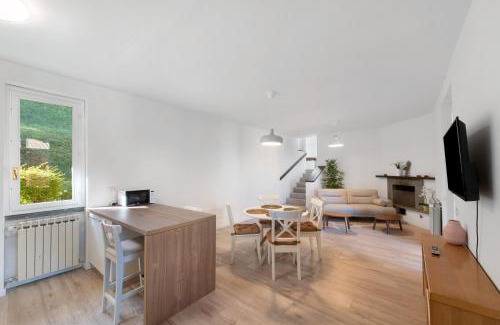 Civenna Apartment | Lake And Mountain