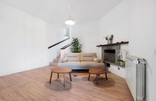 Civenna Apartment | Lake And Mountain