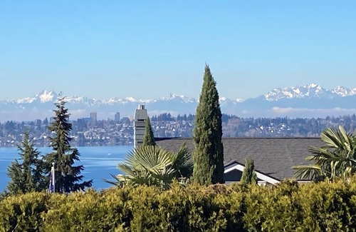 Central Houghton House | Lake and Mountain Views - 2 Bedroom, 3/4 Bath