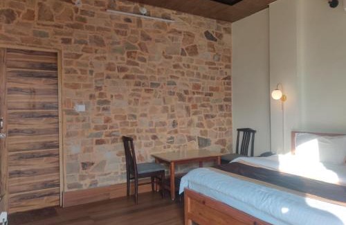 Bhimtal Hotel | Lake and woods-Nakuchiyatal