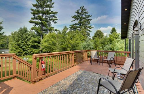 Neillsville House | Lake Arbutus Cabin Private Deck and Hot Tub!