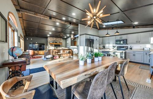 Neillsville House | Lake Arbutus Cabin Private Deck and Hot Tub!
