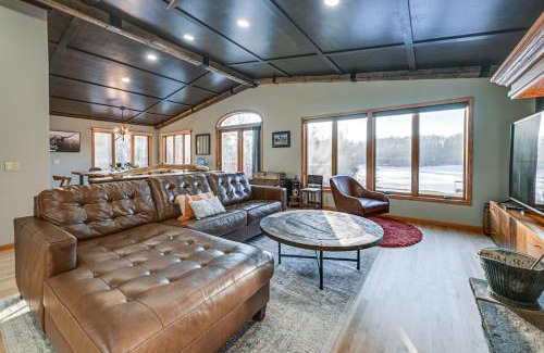Neillsville House | Lake Arbutus Cabin Private Deck and Hot Tub!