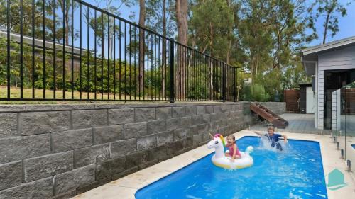 Murrays Beach House | Lake Breeze - lakeside, bushland escape, with plunge pool