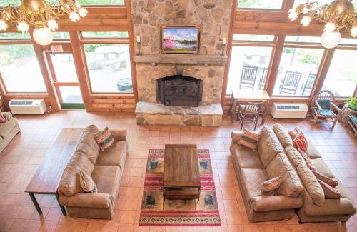 Hiawassee Hotel | Lake Chatuge Lodge
