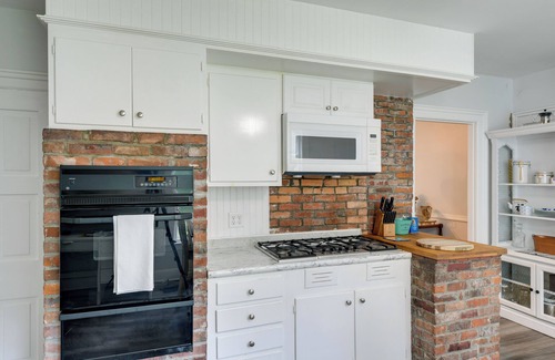 Brocton Apartment | Lake Erie Views: Perfect for Traveling Nurses!
