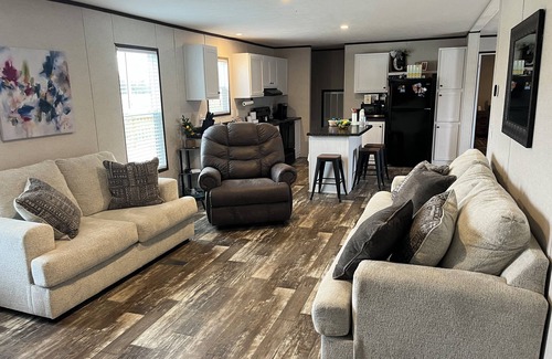 Checotah House | Lake Eufaula Retreat – Sleeps 10 - Less than 1 mile to the lake and marina