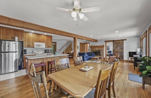 Monterey House | - Lake Front 4 Bdr w/Fast Internet! -