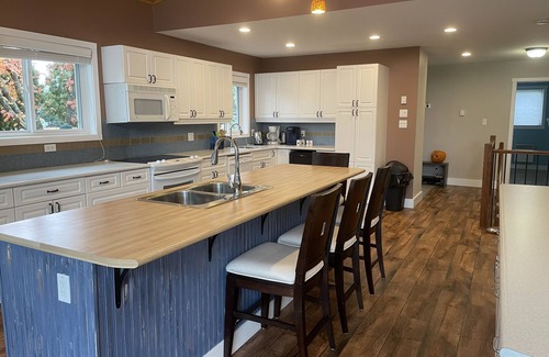 East Kootenay Cabin | Lake Front at Baynes Lake | A/C | Private Hot Tub