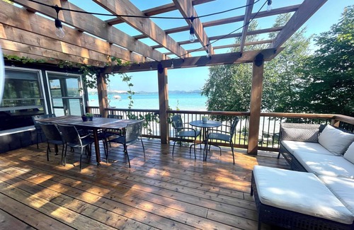Empire Cottage | Lake front at its finest!