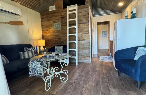 Quinlan Cabin | Lake Front Cabin with Marina Access