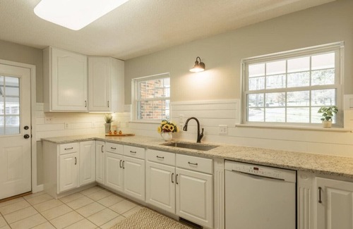 Middle Valley House | Lake Front Home at Chester Frost Park ~ w/Kayaks