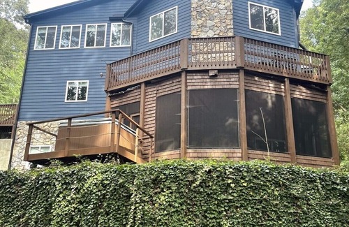 Paw Creek House | Lake front home away from home
