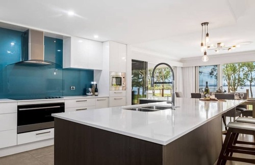 Chain Valley Bay House | Lake Front Luxury at Lake Macquarie