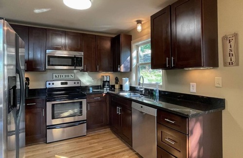 Cadiz House | Lake Front - Private Dock - Sleeps 10!