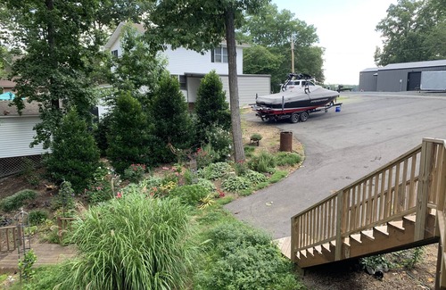 New London House | Lake Front Property on Badin Lake