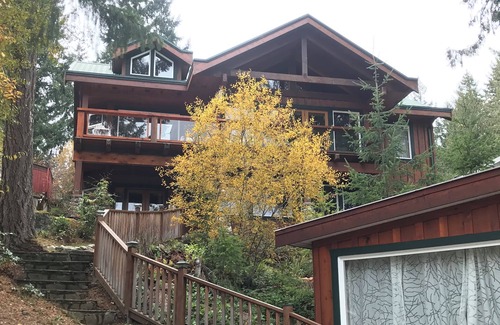 Shawnigan Lake House | Lake Front Relaxation