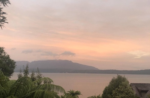 Lake Tarawera House | Lake front with own jetty. Four bedroom with modern furnishings
