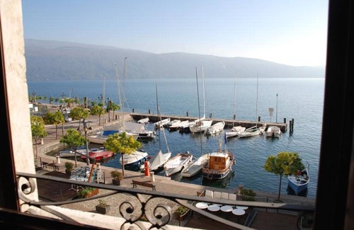 Gargnano Apartment | Lake Garda Piazza Apartment - St Loe