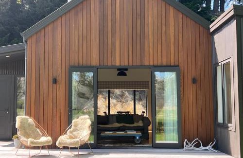 Ashburton Lakes Villa | Lake Heron Station