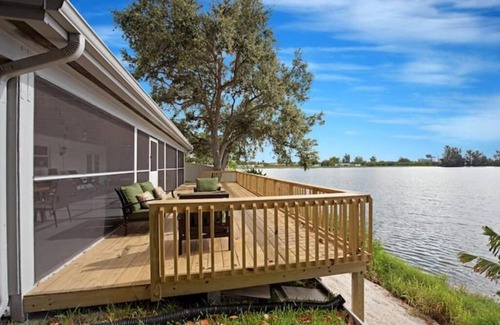 Davie Villa | Lake house 1