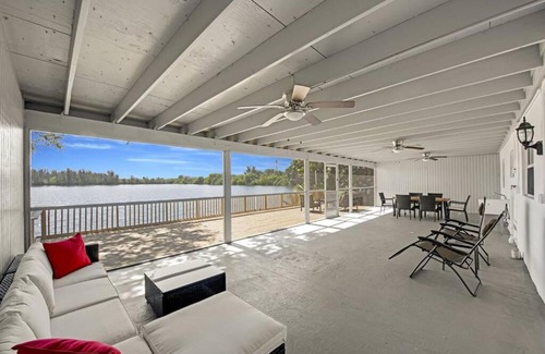 Davie Villa | Lake house 1