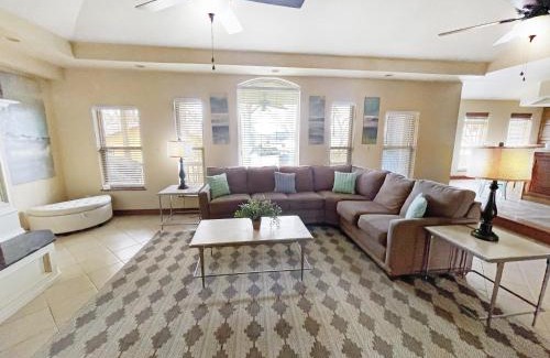 Beaver Shores House | Lake House and Studio Book Two places in one 4 bedrooms large driveway and yard