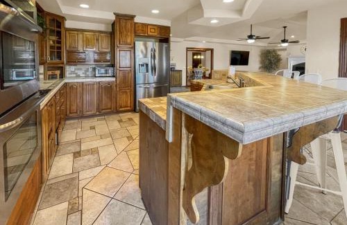 Beaver Shores House | Lake House and Studio Book Two places in one 4 bedrooms large driveway and yard