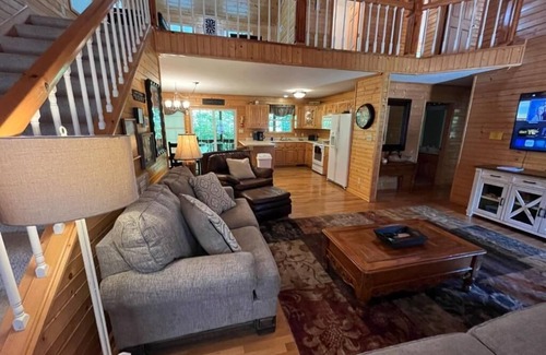 Byrdstown Cabin | Lake House Getaway at Dale Hollow Lake