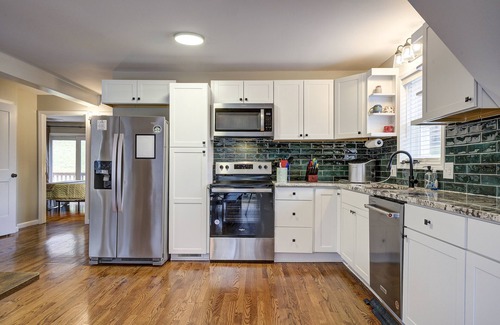 Bluff City House | Lake House Living. Relax with the whole family at this peaceful place to stay.