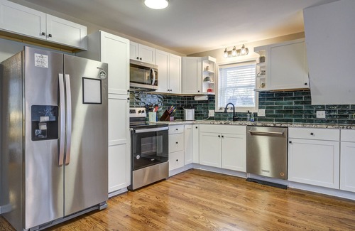 Bluff City House | Lake House Living. Relax with the whole family at this peaceful place to stay.