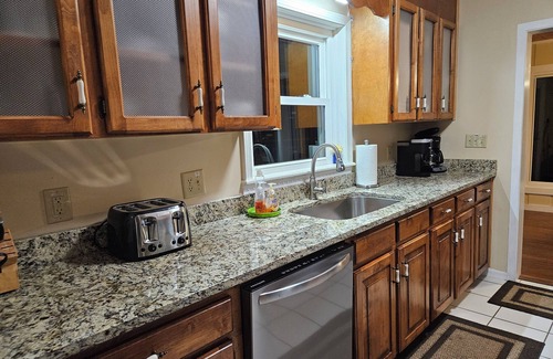 Seneca House | Lake House Near Clemson Private Boat Dock WiFi 65" TV Grill Kayaks Deep Water