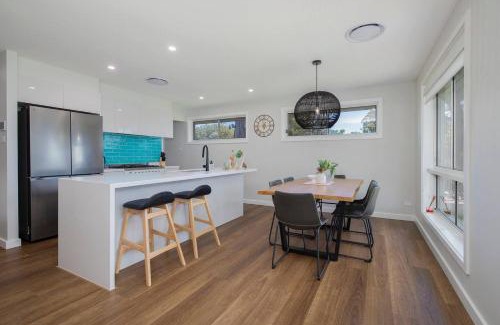 Charmhaven House | Lake House on Panorama - Refined Waterfront Living