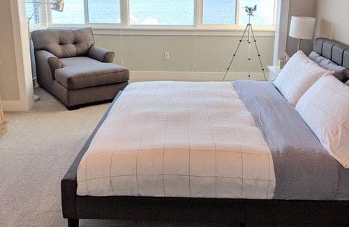 Candler House | Lake House retreat w/ Private Beach!