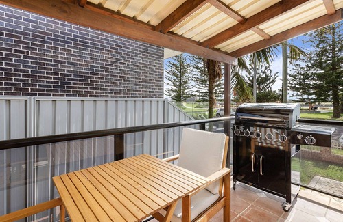 Lake Illawarra Apartment | Lake Illawarra foreshore - Close to beach -3 bedrooms - Lake view - sleeps 7