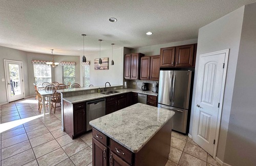 Rocky Mount House | Lake It Easy – Waterfront 7 BDR!