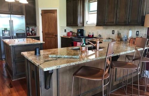 West Union House | Lake Keowee Lake Front Home ~ Wine and Art Gallery excellent for thanksgivings