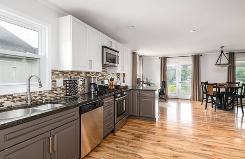 Cumming House | Lake Lanier Dream - Waterfront Escape