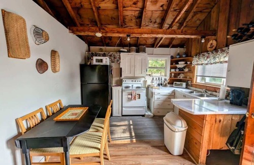 Franklin House | Lake Life Waterfront Cabin