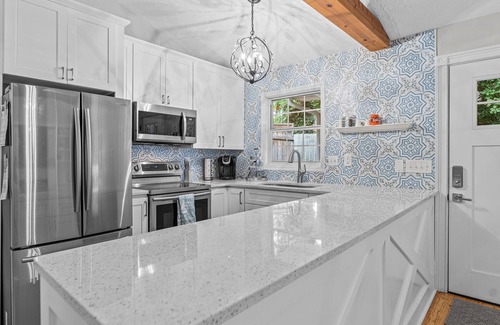 Buford House | Lake Living at Its Finest! 2 BDR for 6 w/Amazing views, Perfect for Families