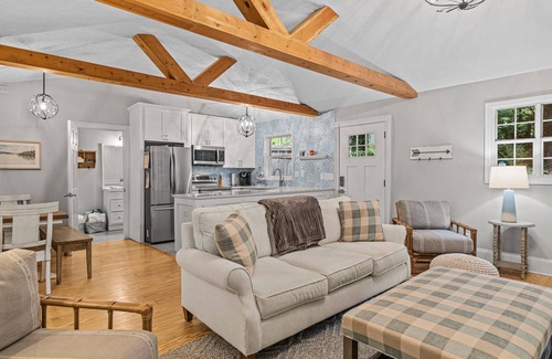 Buford House | Lake Living at Its Finest! 2 BDR for 6 w/Amazing views, Perfect for Families