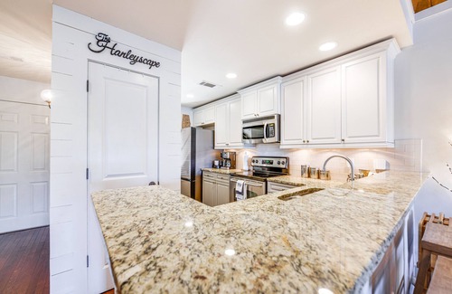 Dadeville Condo | Lake Martin Condo w/Community Perks & Views!