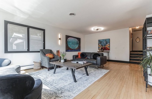 Monona House | Lake Monona Hideaway