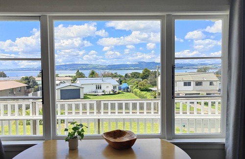 Kawaha Point House | Lake, mountain view cottage - Entire house