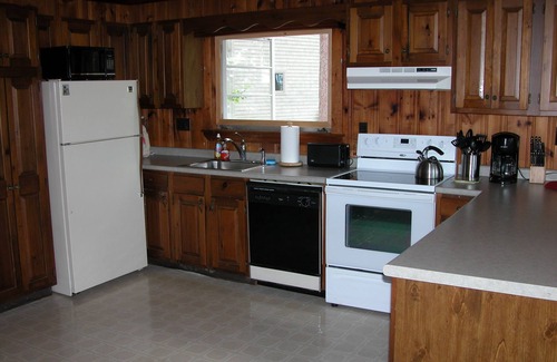 Bridgton Cottage | Lake/Mountain View-Highland Lake Waterfront 3 Bedroom Cottage