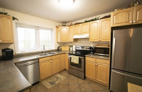 Gravenhurst Cottage | Lake Muskoka year round cottage rental with 200' of waterfront.